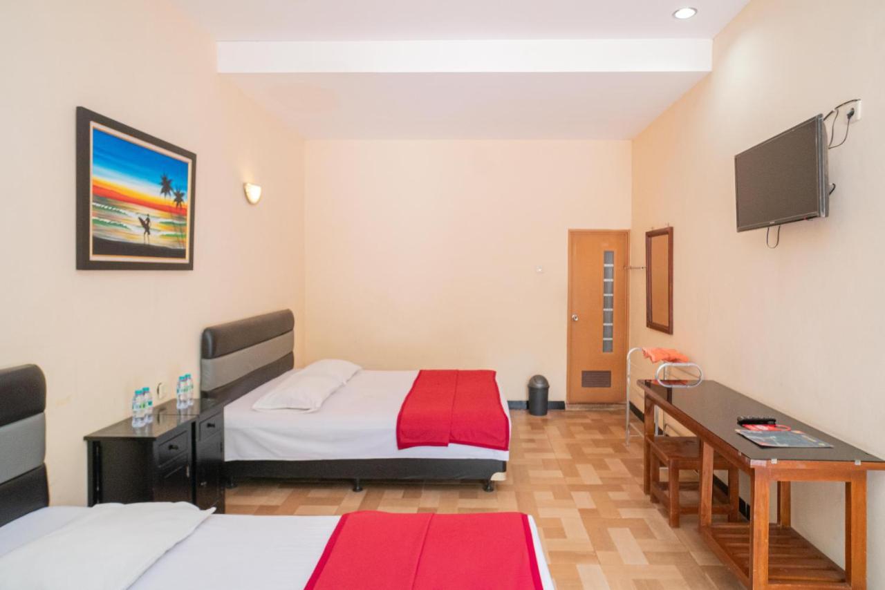 RedDoorz @ Panglima Sudirman Madiun Hotel Bagian luar foto