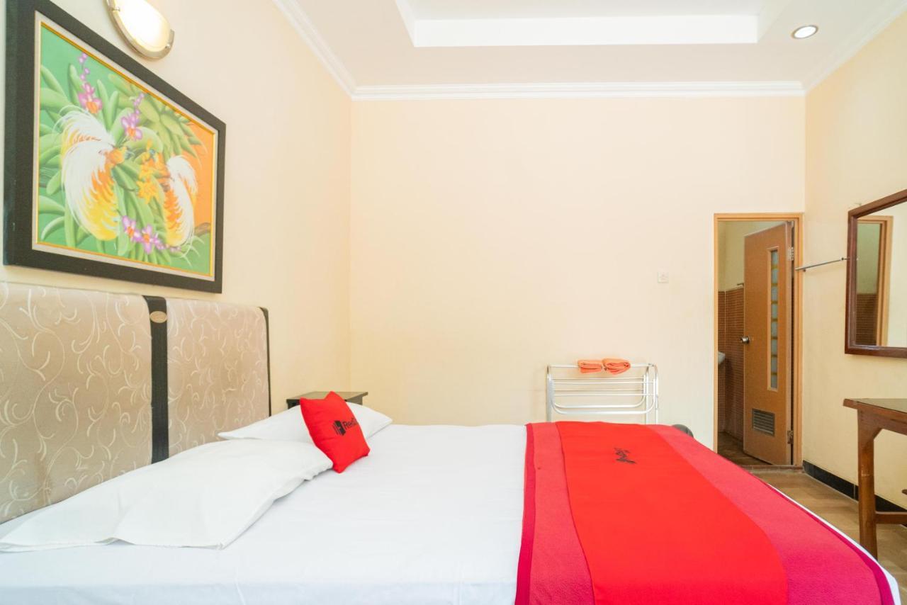 RedDoorz @ Panglima Sudirman Madiun Hotel Bagian luar foto