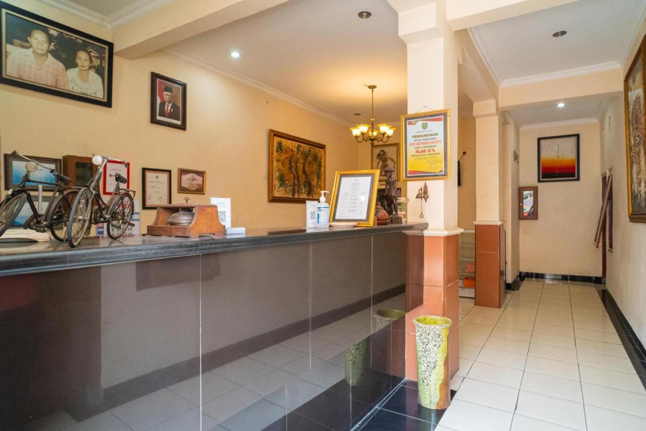 RedDoorz @ Panglima Sudirman Madiun Hotel Bagian luar foto