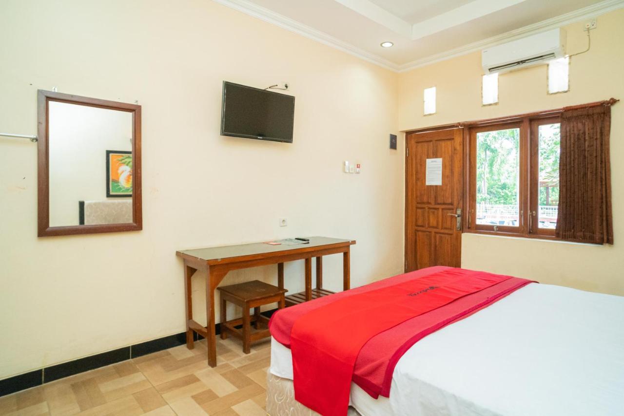 RedDoorz @ Panglima Sudirman Madiun Hotel Bagian luar foto