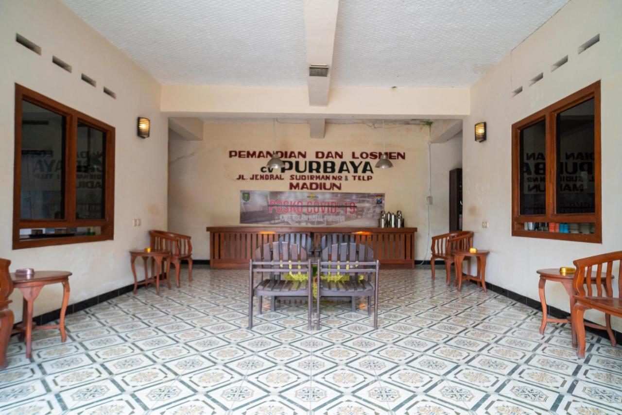 RedDoorz @ Panglima Sudirman Madiun Hotel Bagian luar foto